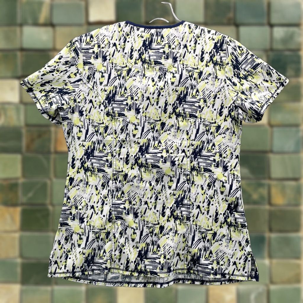 Cherokee VINTAGE Cherokee Infinity Scrub Top Women's Medium V-Neck Professional Uniform Medical Size M / US 6-8 / IT 42-44 - 1 Thumbnail