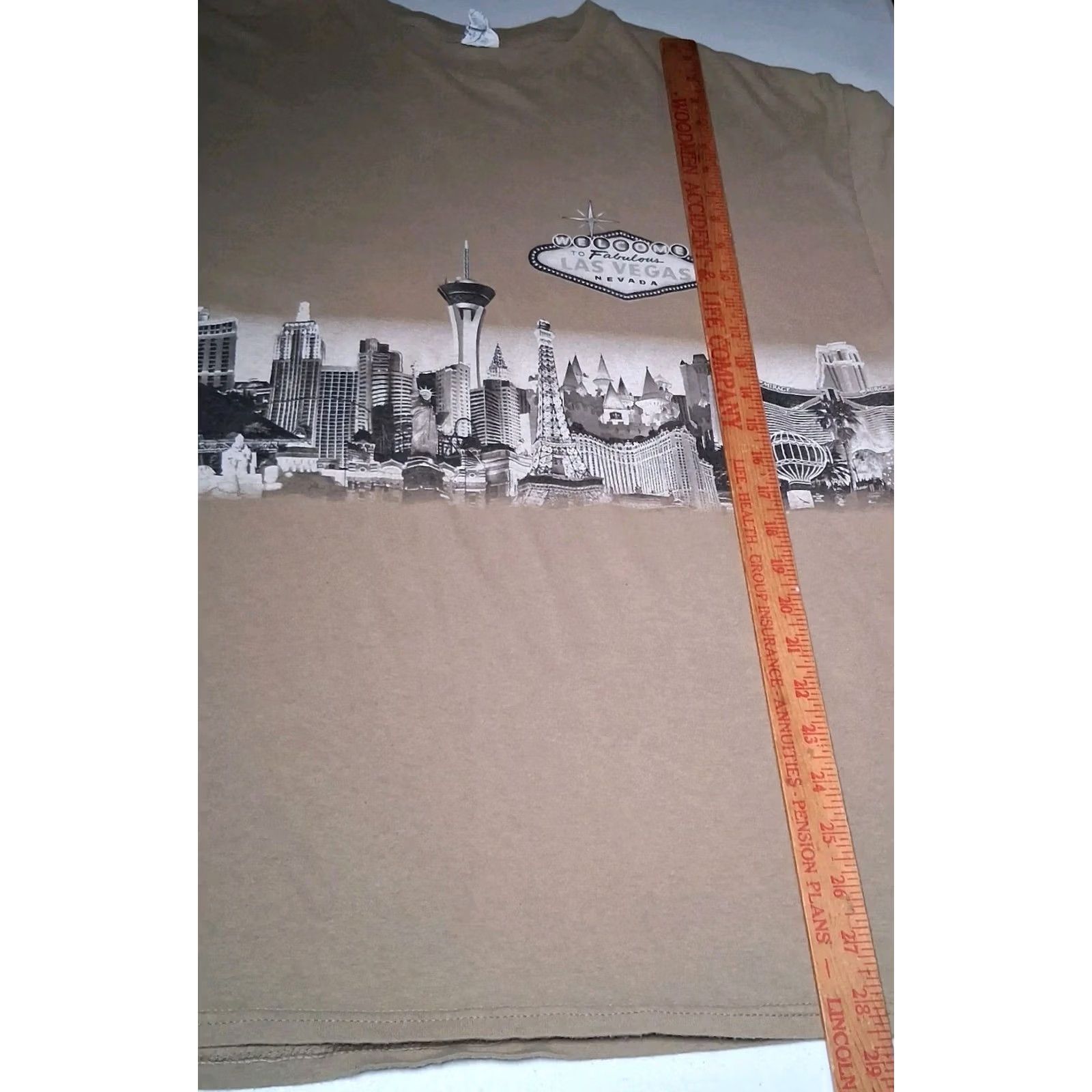 Delta Las Vegas Nevada Shirt Men 2XL Tan Beige Wrap Around Graphic Casino The Strip Skyline 90s Travel Las Vegas Mens T-Shirt Size US XXL / EU 58 / 5 - 7 Thumbnail