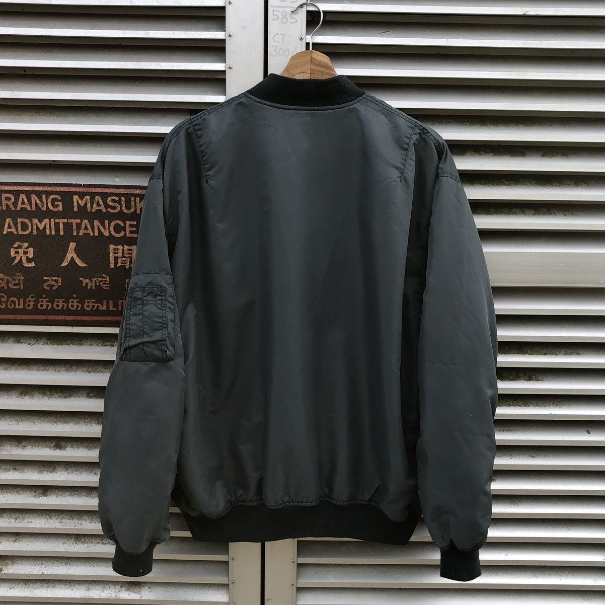 Vintage Vintage Uniqlo Sun Faded Ma-1 Bomber Jacket Size US XL / EU 56 / 4 - 3 Thumbnail