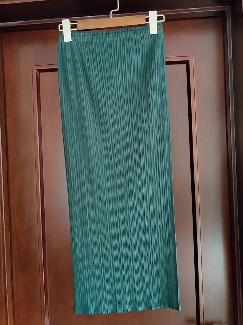 Issey Miyake Issey Miyake size:3 Dark green pleated skirt Size 22" - 1 Thumbnail