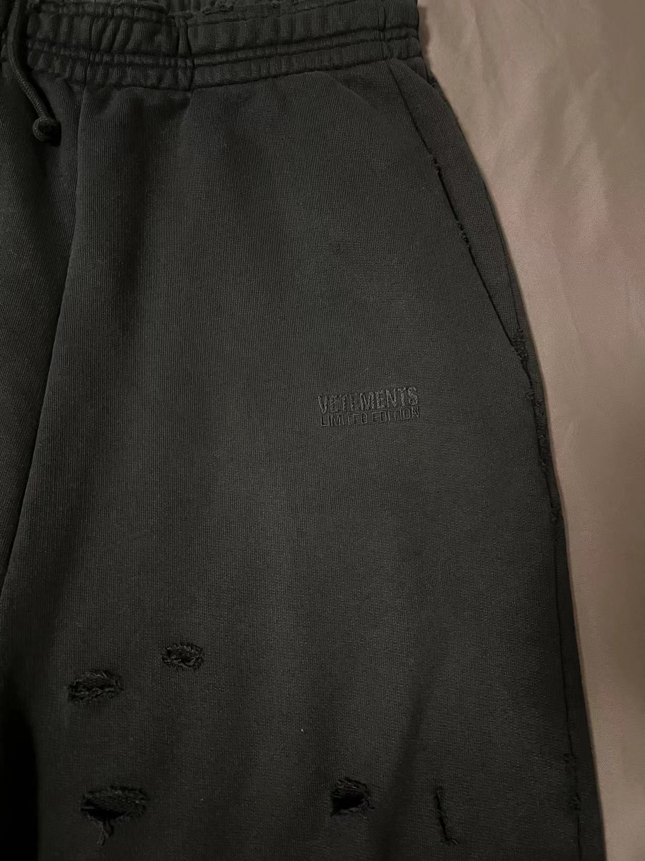 Vetements Vetements distressed logo wide leg sweatpants Size US 31 - 3 Thumbnail