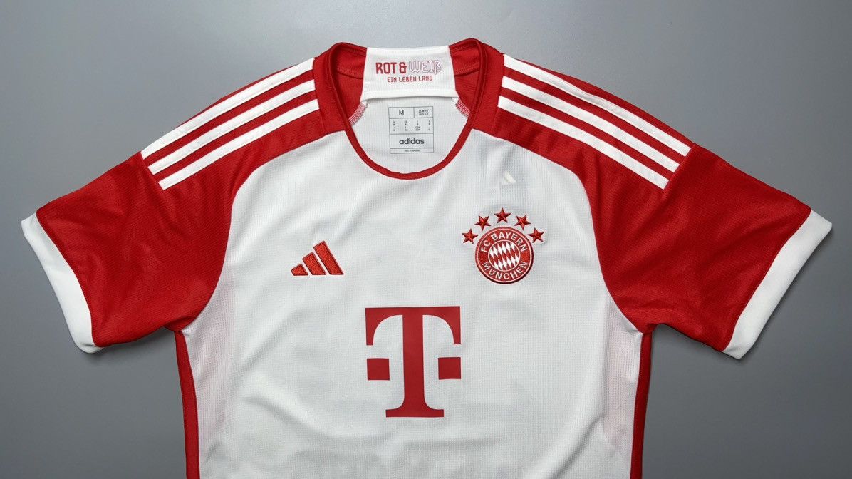 Vintage NWT BAYERN ADIDAS 2023/2024 FOOTBALL HOME JERSEY Size US M / EU 48-50 / 2 - 2 Thumbnail