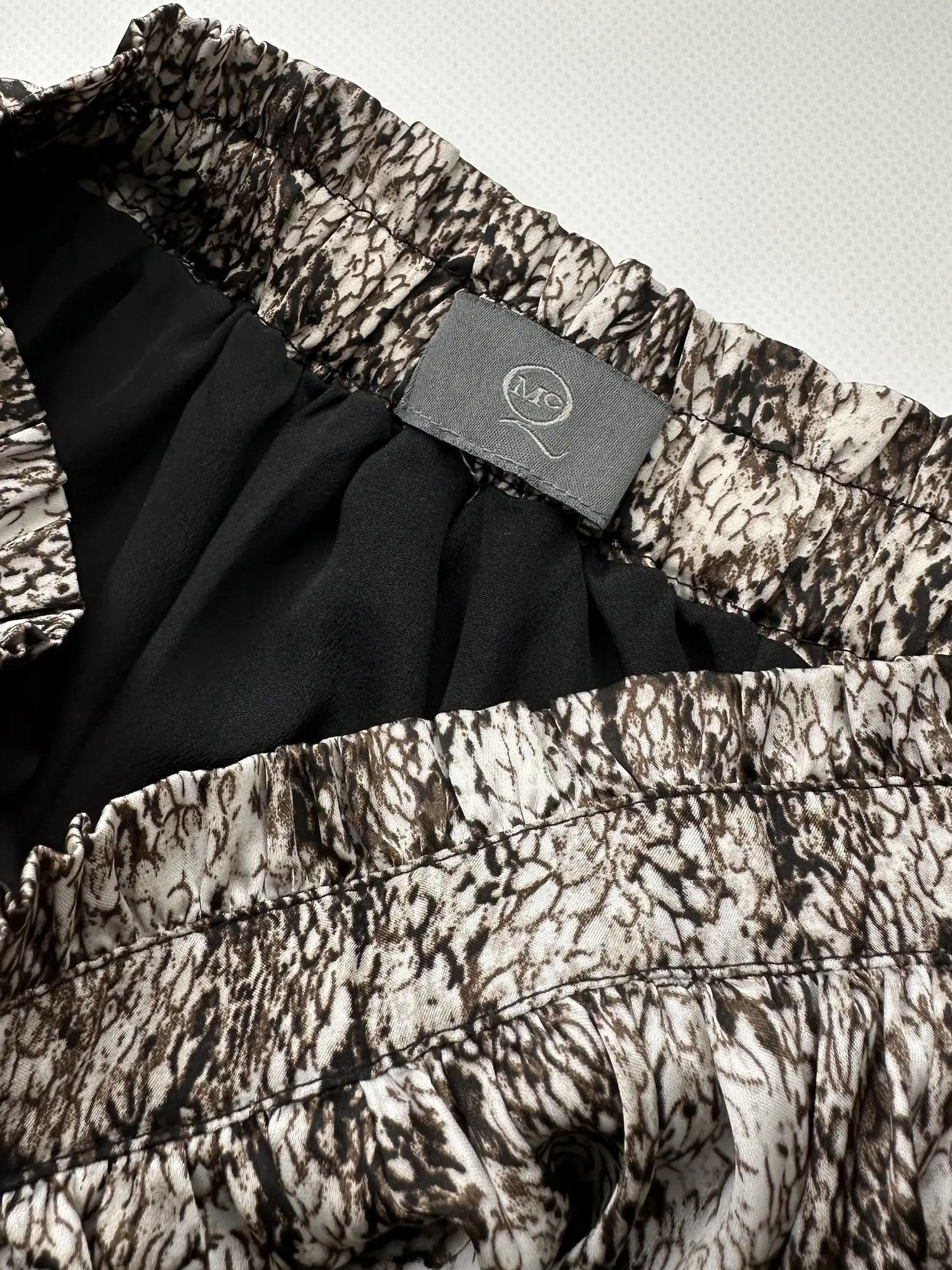 Alexander McQueen Alexander McQueen Vintage Printed Mini Skirt (224) Size 28" / US 6 / IT 42 - 4 Thumbnail