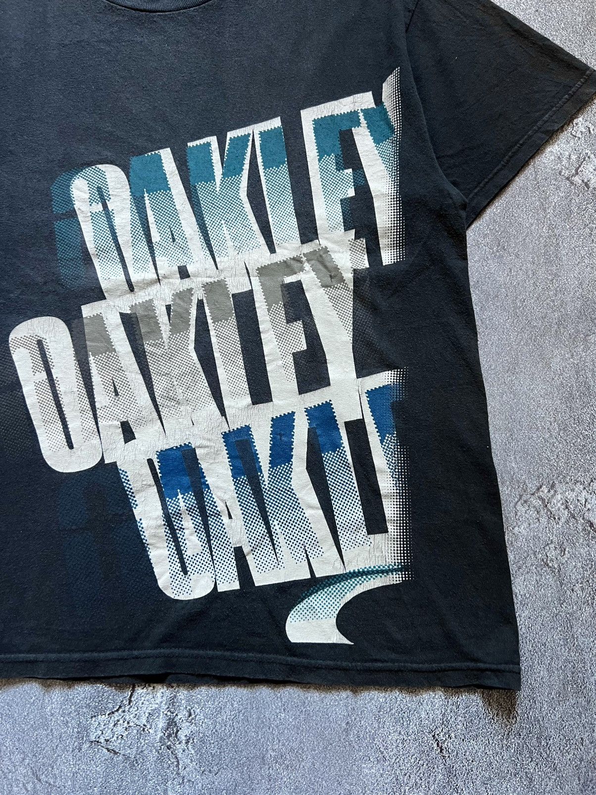 Oakley Vintage Oakley Graphic Tee Black Mens – Y2K 90s Streetwear Size US L / EU 52-54 / 3 - 3 Thumbnail