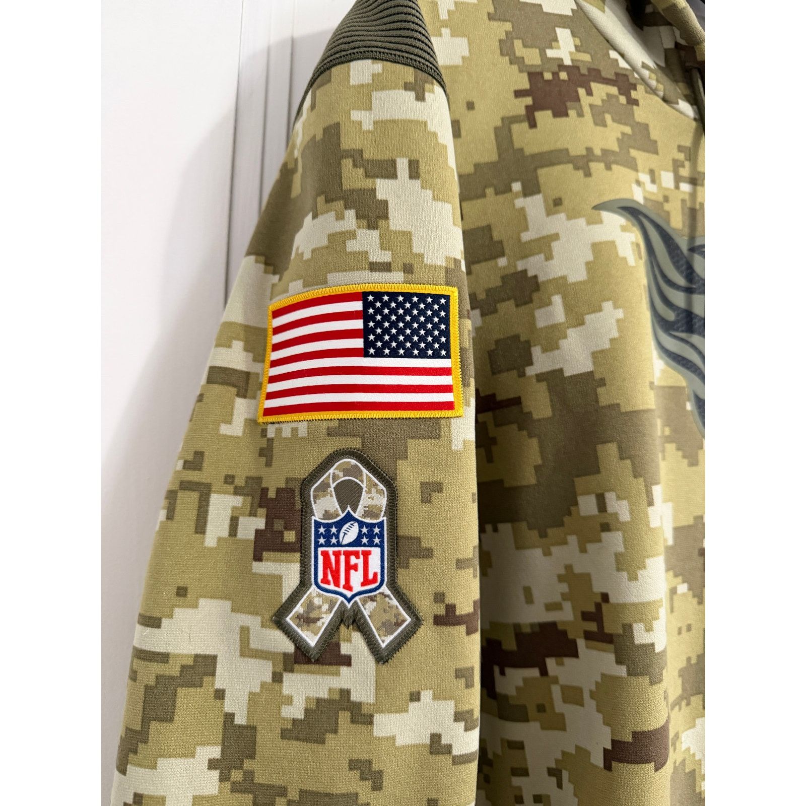 Nike Tennessee Titans Nike Salute to Service Camo Hoodie Size L Size US L / EU 52-54 / 3 - 4 Thumbnail