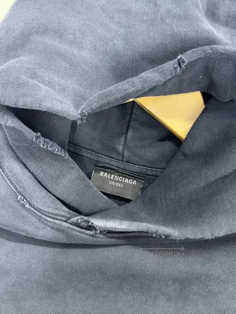 Balenciaga Balenciaga Logo Oversized Ripped Hoodie. Size US M / EU 48-50 / 2 - 8 Thumbnail