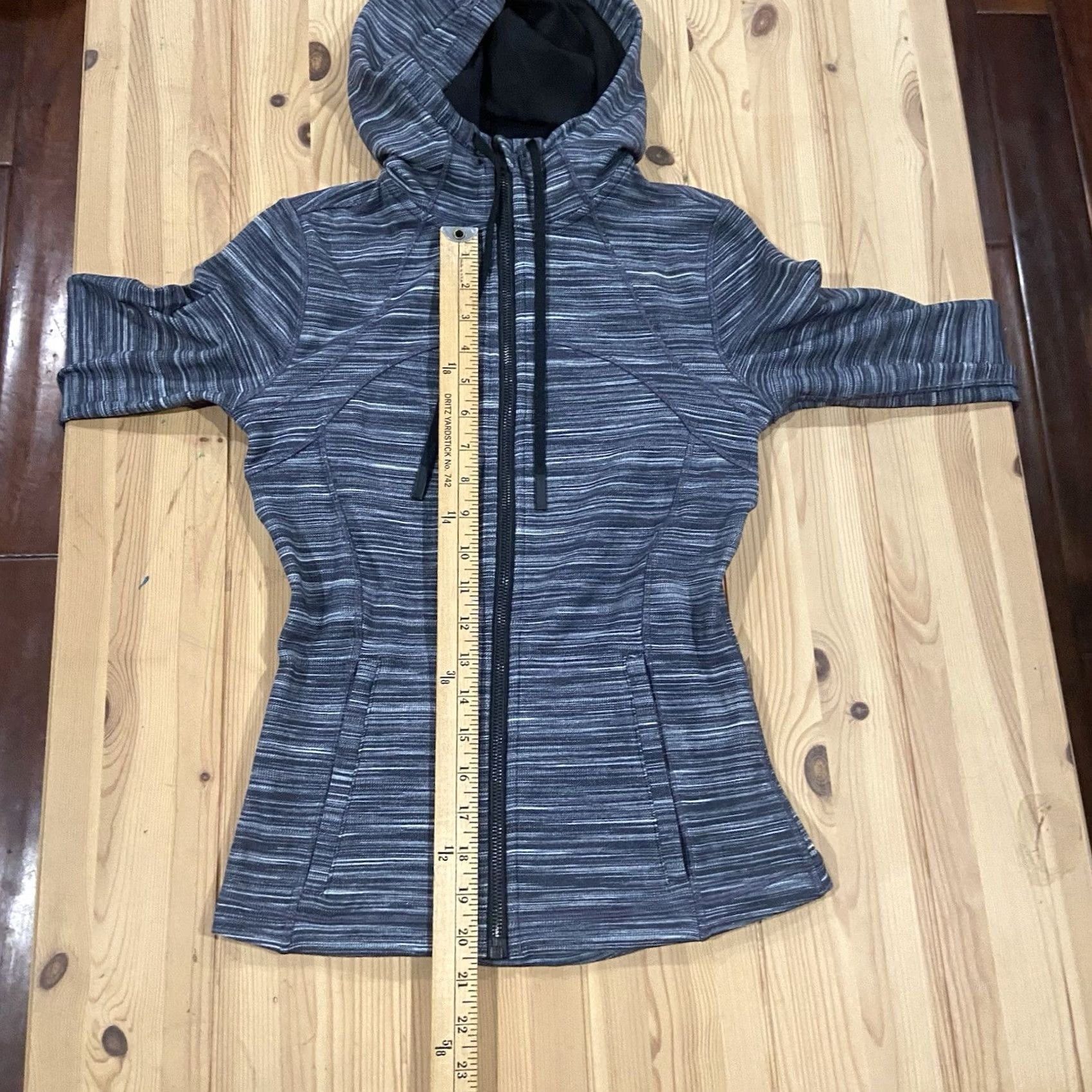 Lululemon VINTAGE Lululemon Define Jacket Luon Slim Fit Hip Length Size 6 Heathered Gray Jacket Women Slim Hooded Athleisure Size M / US 6-8 / IT 42-44 - 5 Thumbnail