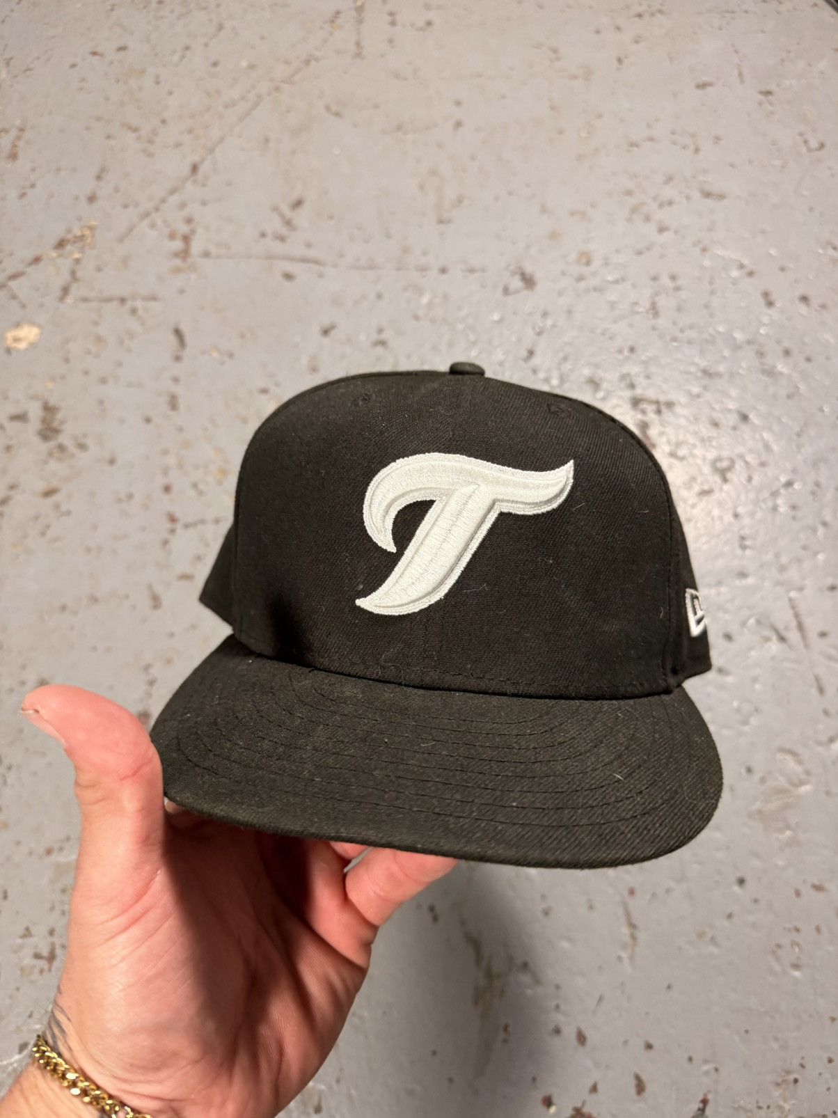 New Era Twins Black Fitted 7 1/8 Size ONE SIZE - 1 Thumbnail