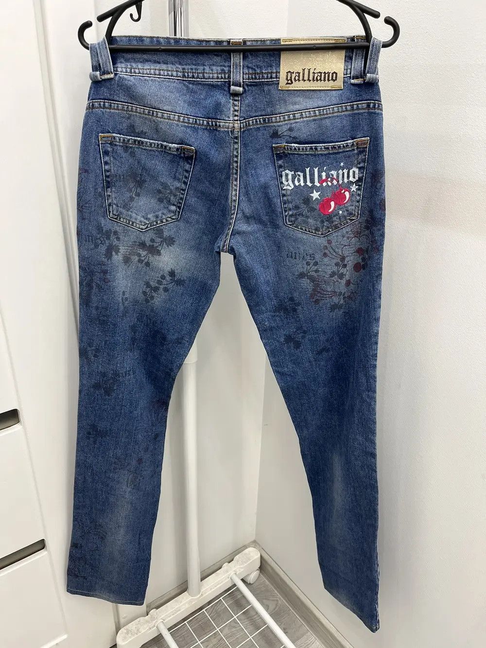 John Galliano Archive John Galliano Newspaper Cherry Embroidered Y2K Jeans Size 27" / US 4 / IT 40 - 1 Thumbnail