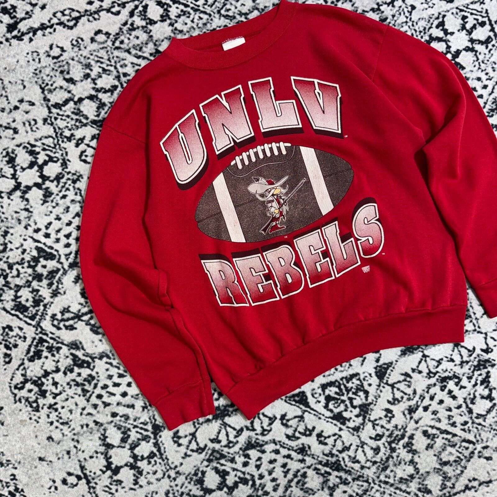 Vintage Vintage Red Cotton Crewneck Size M Y2K 90s UNLV Rebels rugby Size US M / EU 48-50 / 2 - 3 Thumbnail
