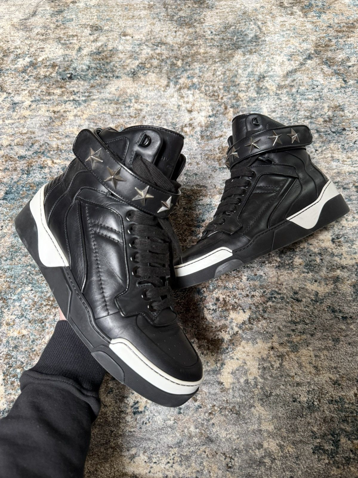 Givenchy Givenchy Tyson Star Strap High Top Sneakers Black Size US 9 / EU 42 - 1 Thumbnail