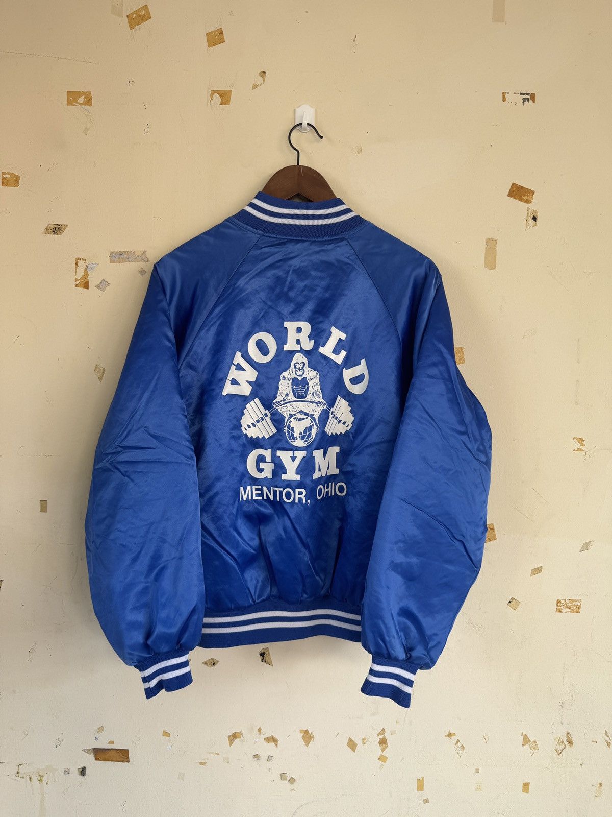 Other *RARE* 80s 90s WORLD GYM BOMBER JACKET BODYBUILDING Size US XL / EU 56 / 4 - 1 Thumbnail
