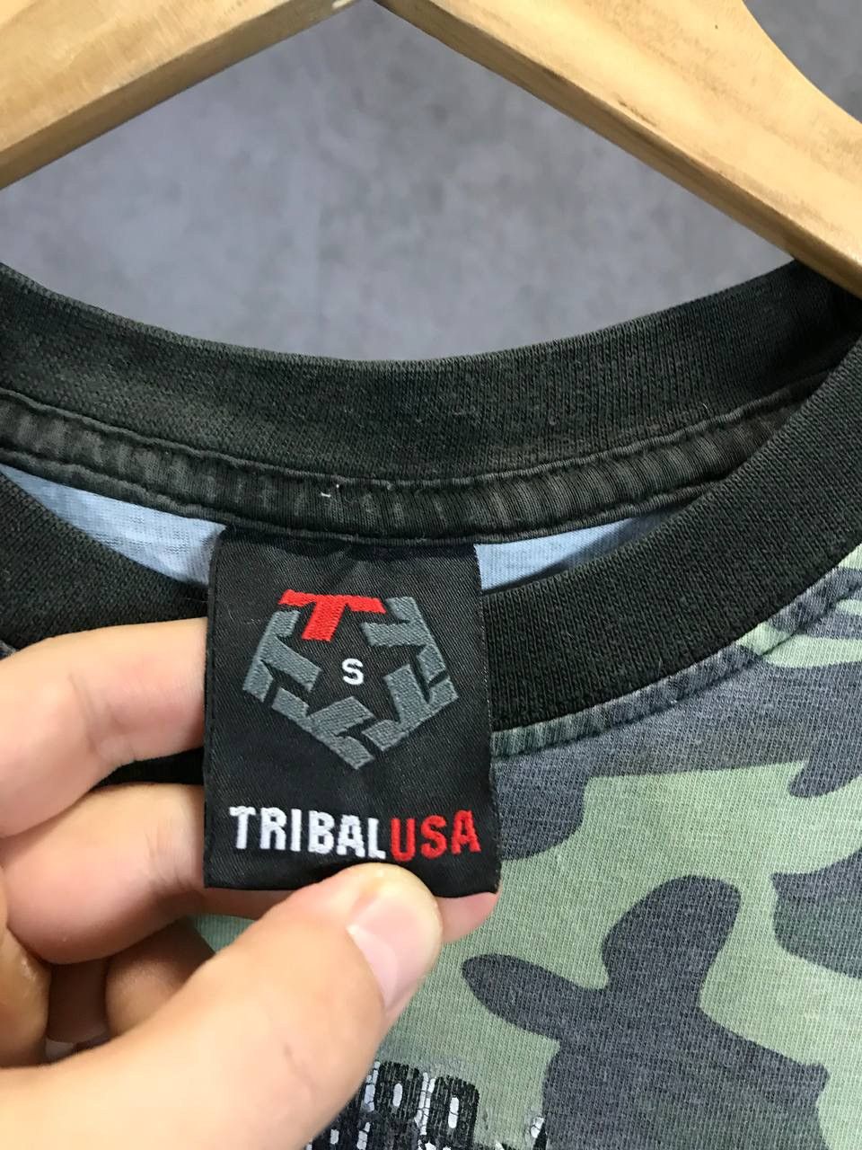 Vintage Tribal USA streetwear camo center logo tee Size US S / EU 44-46 / 1 - 4 Thumbnail