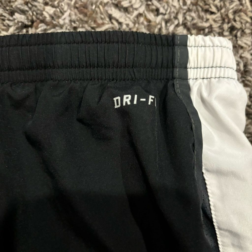 Nike Women’s Nike Running Shorts Size 27" / US 4 / IT 40 - 5 Thumbnail