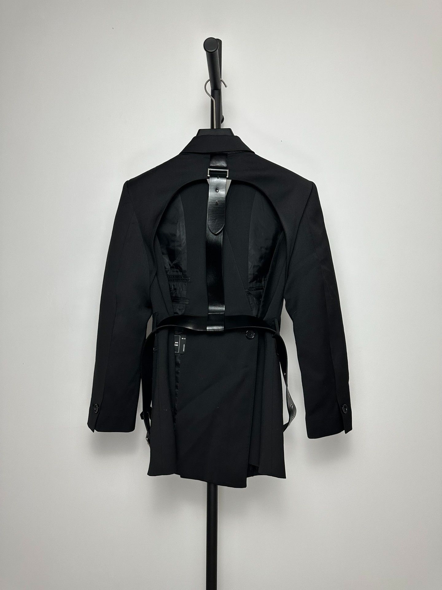 WE11DONE We11done Black Back Cutout Belt Blazer Size US S / EU 44-46 / 1 - 2 Thumbnail