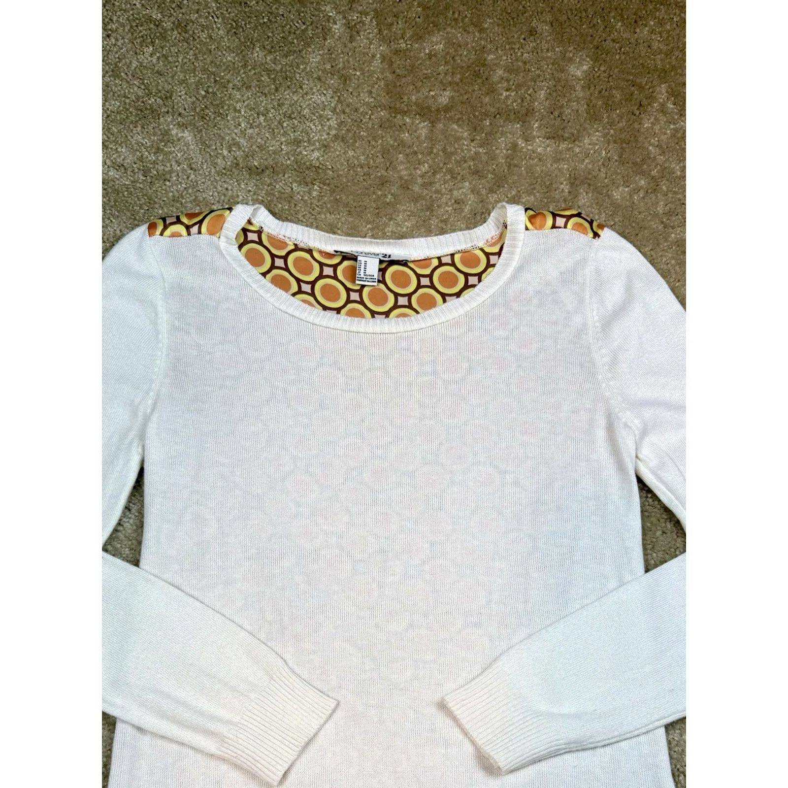 Forever 21 FOREVER 21 Women’s Medium White Lightweight Sweater 70s 60s Back Panel Size M / US 6-8 / IT 42-44 - 2 Thumbnail
