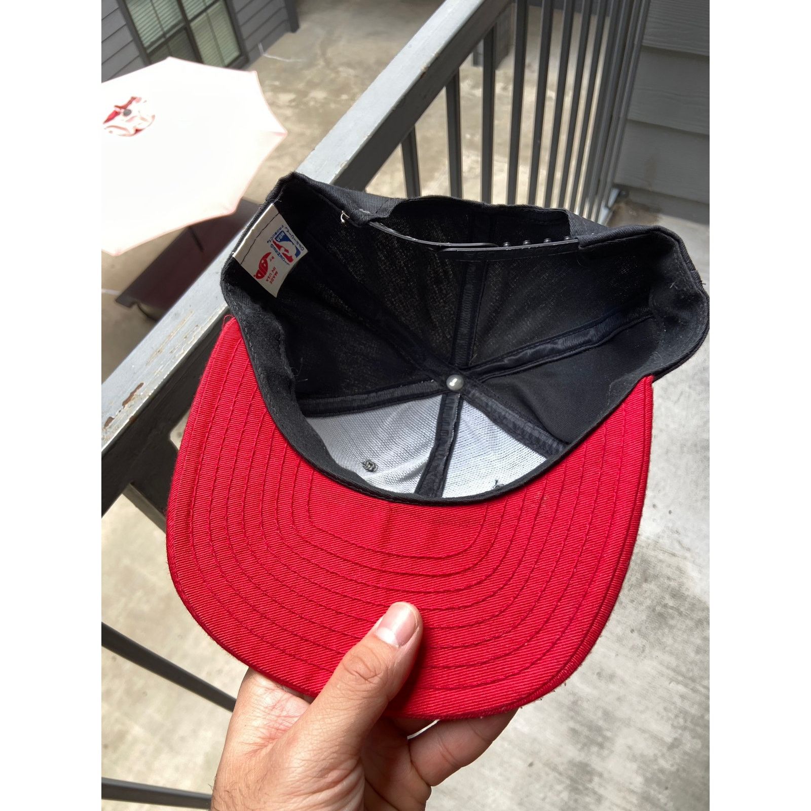 NBA × Vintage Vintage 90’s NBA Chicago Bulls Red Black Bred SnapBack Hat Size ONE SIZE - 2 Thumbnail