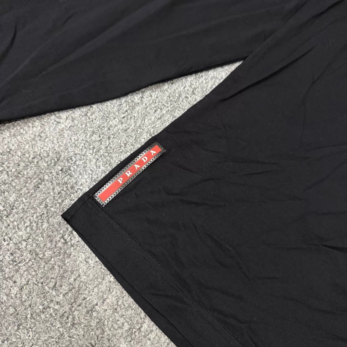 Prada Prada Black Hem Logo Long Sleeve Tee L 95 New Size L / US 10 / IT 46 - 3 Thumbnail