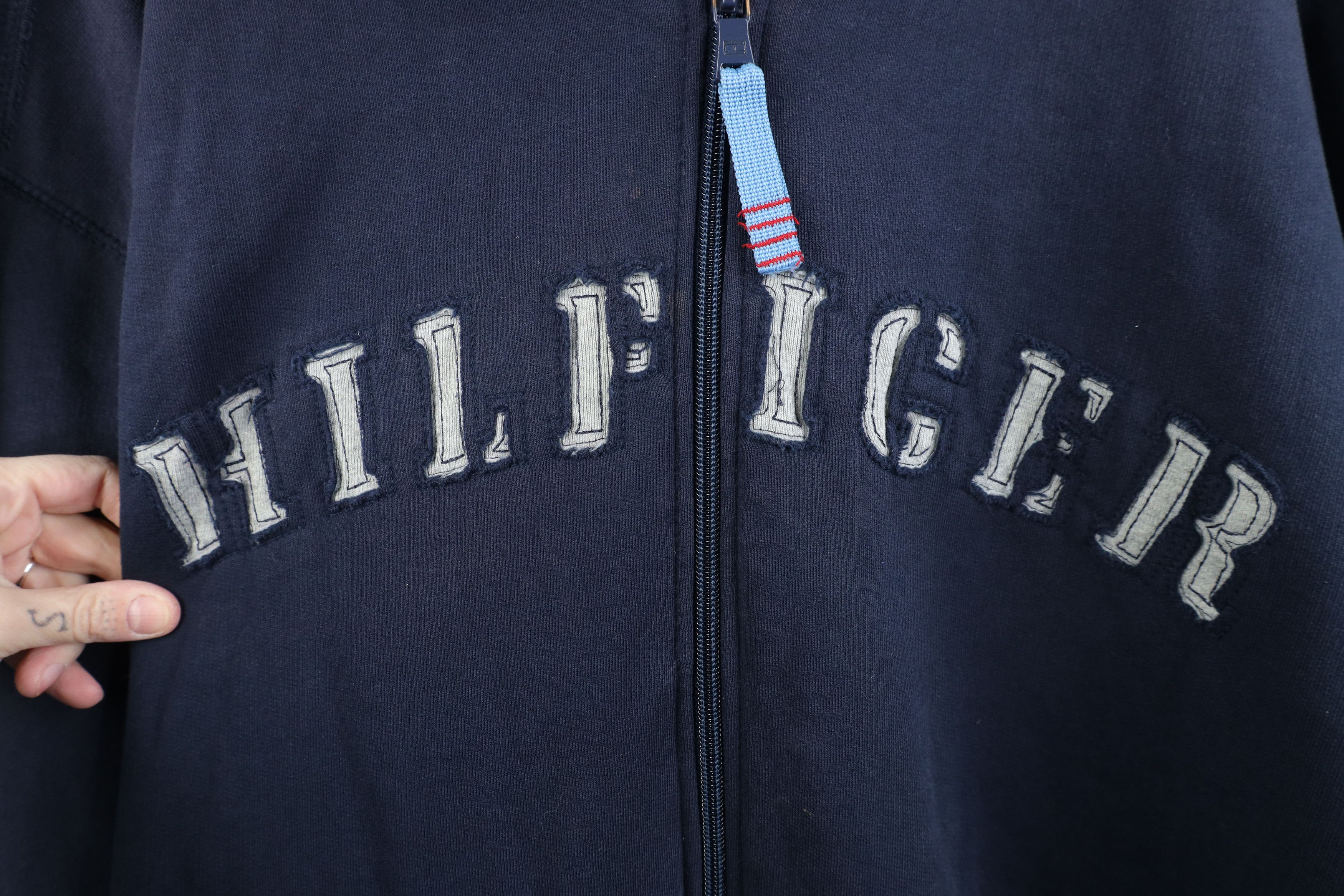 Tommy Hilfiger Vintage Y2K Tommy Hilfiger Spell Out Heavy Full Zip Hoodie Size US XXL / EU 58 / 5 - 5 Thumbnail
