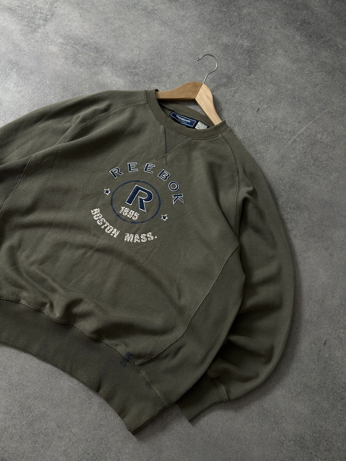 Reebok Vintage Reebok Boston mass big logo sweatshirt mens Size US L / EU 52-54 / 3 - 3 Thumbnail