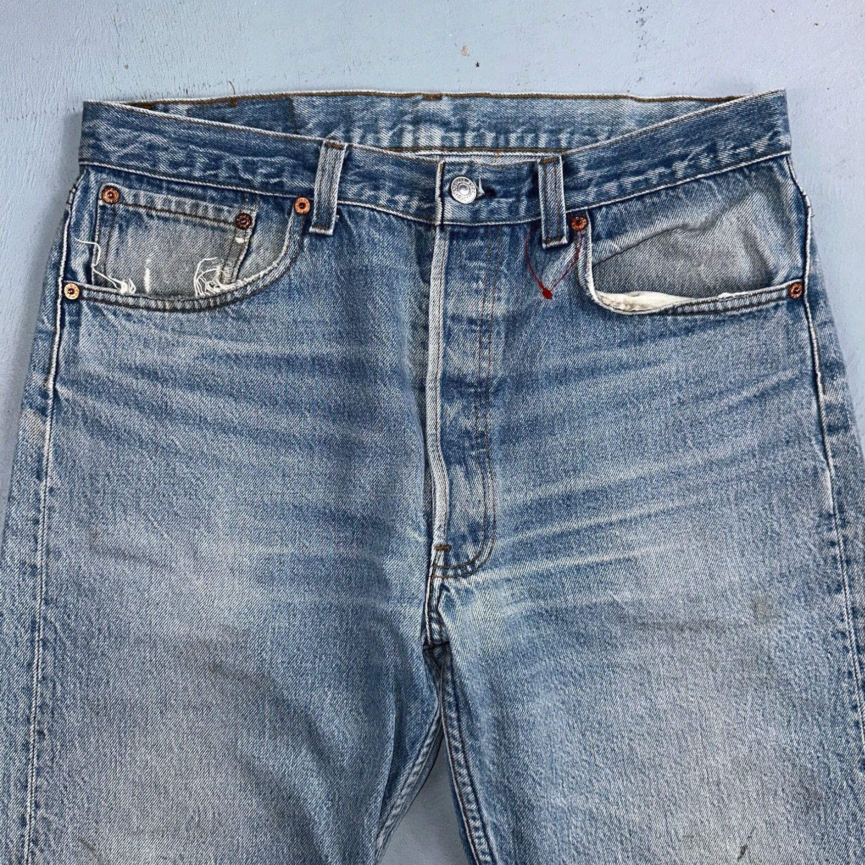 Levi's VINTAGE Levi's 501 Jeans Men's Straight Leg 35 Light Wash 90s USA Cotton Denim Classic Size US 35 - 2 Thumbnail