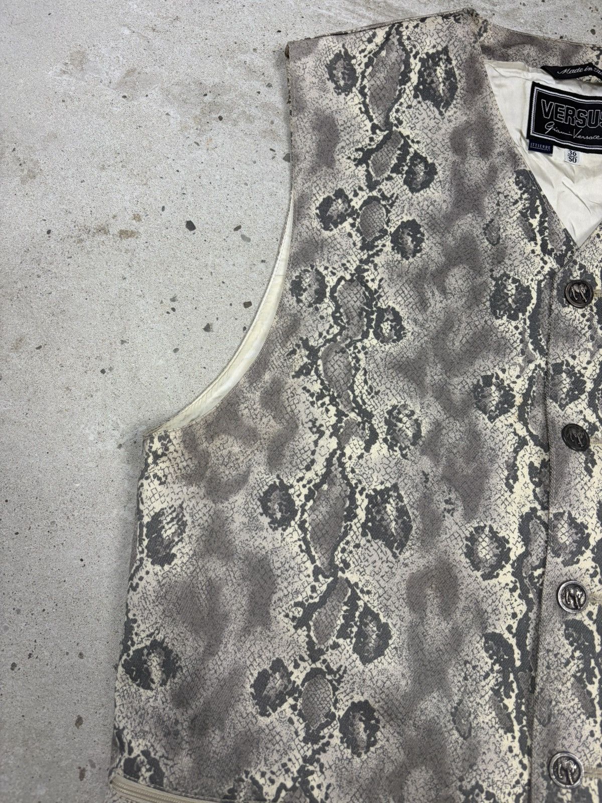 Versace Vintage 1990s Versus Gianni Versace Snake Print Animal Vest Size US M / EU 48-50 / 2 - 8 Thumbnail