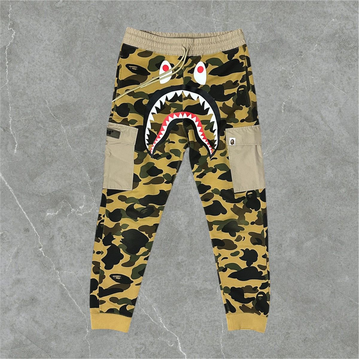bape 1stcamo tiger shark cargo pants（Bape Shark Cargo Pants