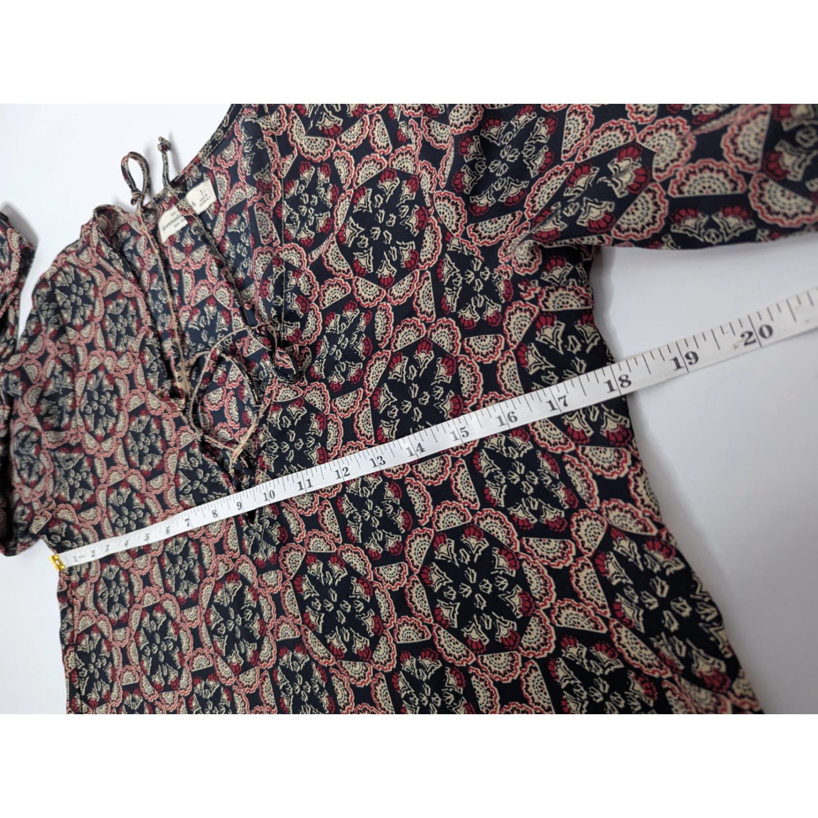 Abercrombie & Fitch Abercrombie & Fitch Blouse Womens Size S Peasant Bell Sleeve Multicolor Long Sleeve Pullover Size S / US 4 / IT 40 - 6 Thumbnail
