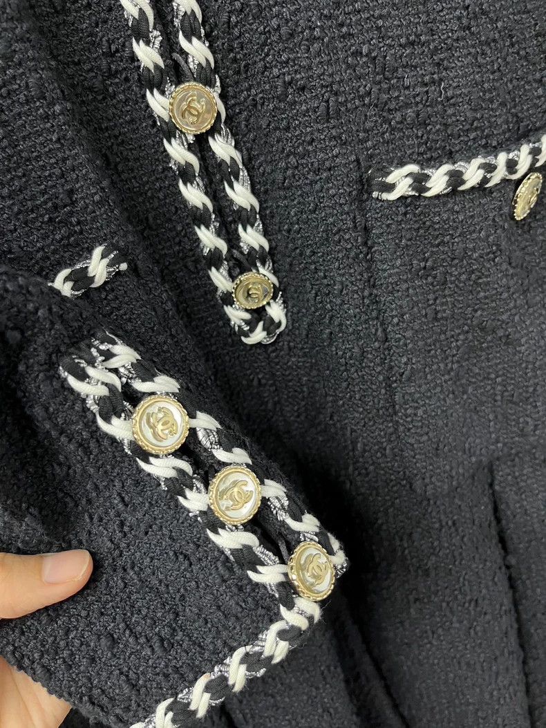 Chanel Chanel Black four-pocket tweed coat Size XS / US 0-2 / IT 36-38 - 3 Thumbnail