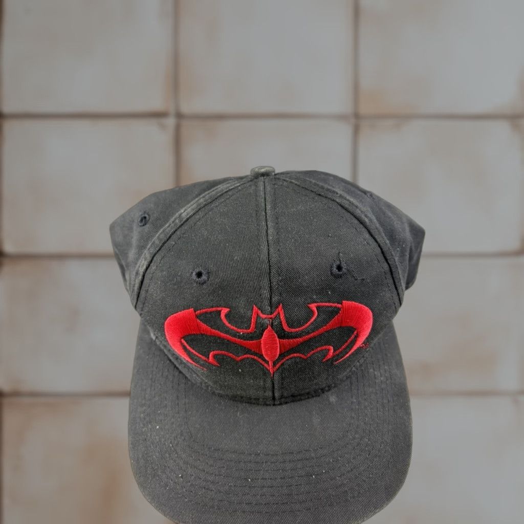 DC Comics VINTAGE Batman Hat SnapBack Cap Black Red Embroidered Logo DC Comics Hero 90s Men One Size Cotton Size ONE SIZE - 1 Thumbnail