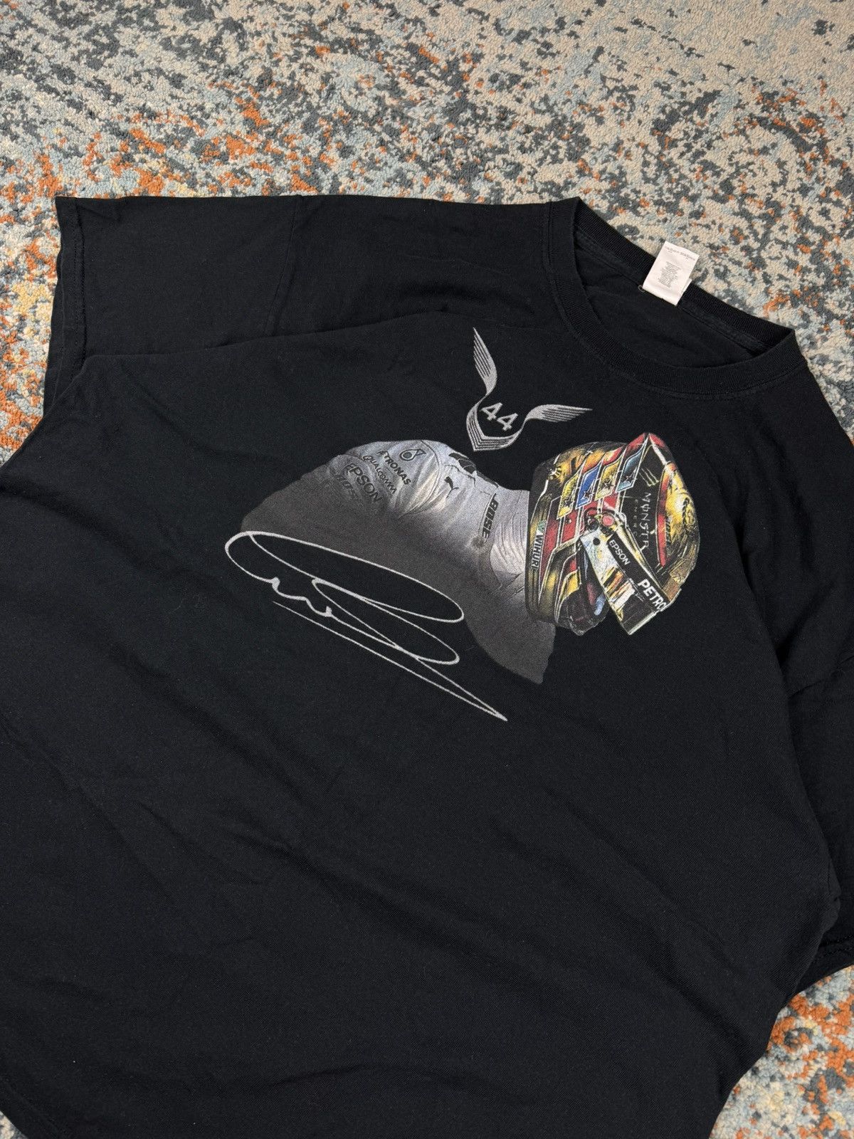 Vintage Lewis Hamilton 44 sugnature F1 Formula 1 racing graphic tee Size US XL / EU 56 / 4 - 3 Thumbnail