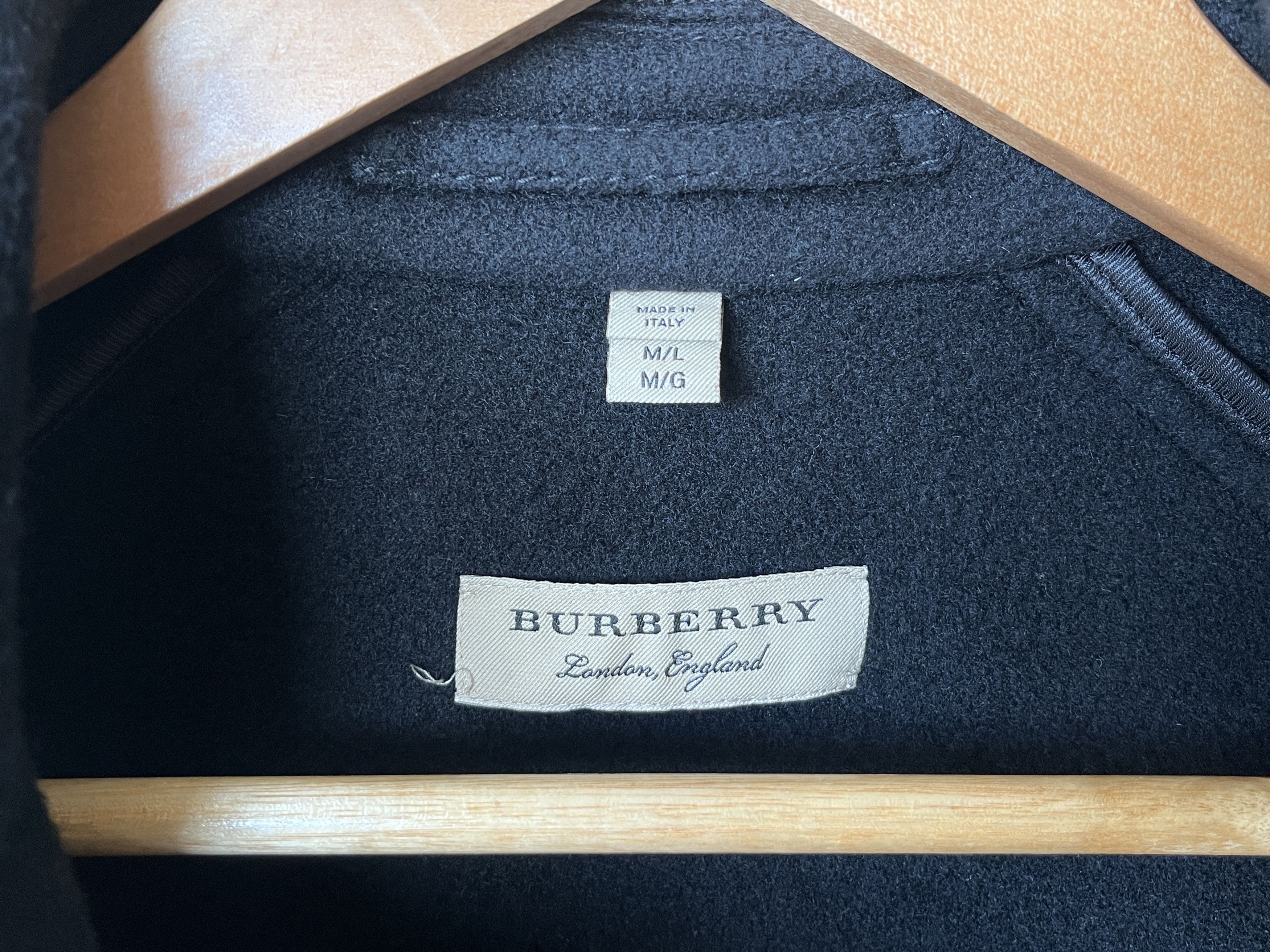 Burberry Burberry Cashmere Cape. Black. Medium. Size M / US 6-8 / IT 42-44 - 5 Thumbnail