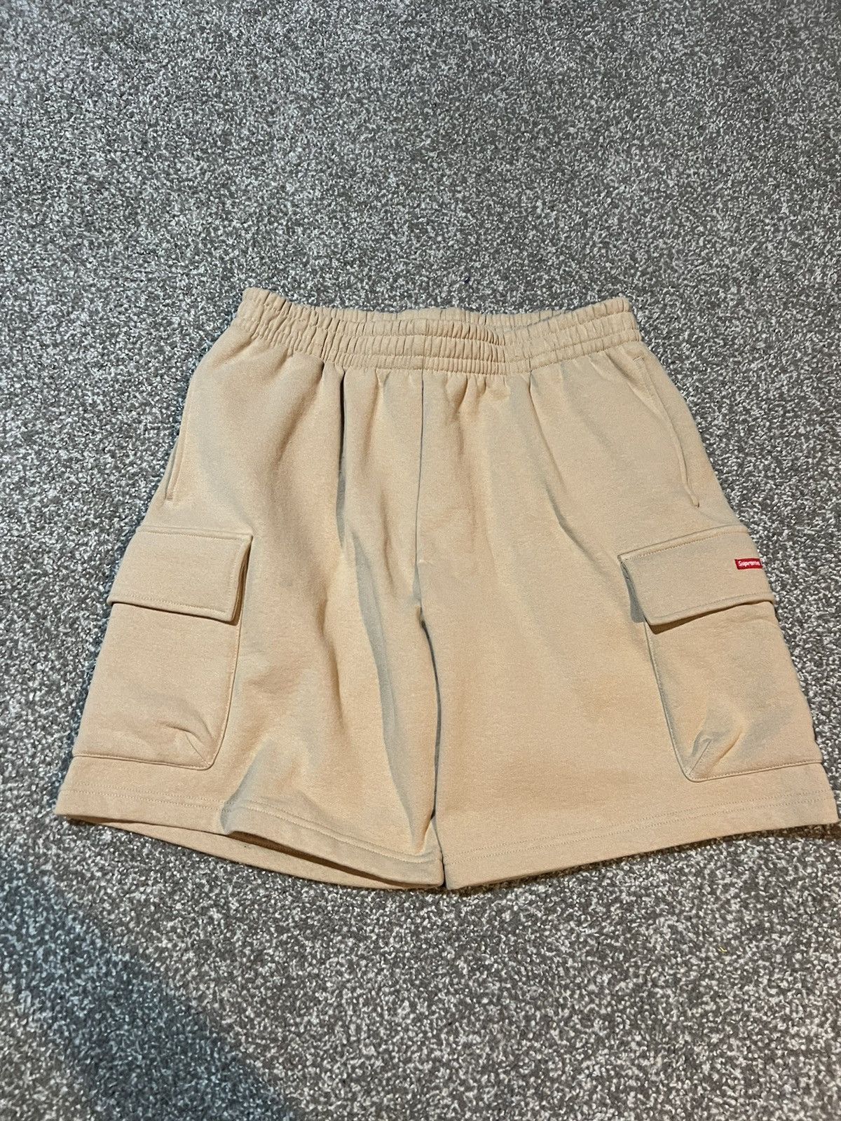 Supreme Supreme small box baggy cargo sweatshort Size US 32 / EU 48 - 1 Thumbnail