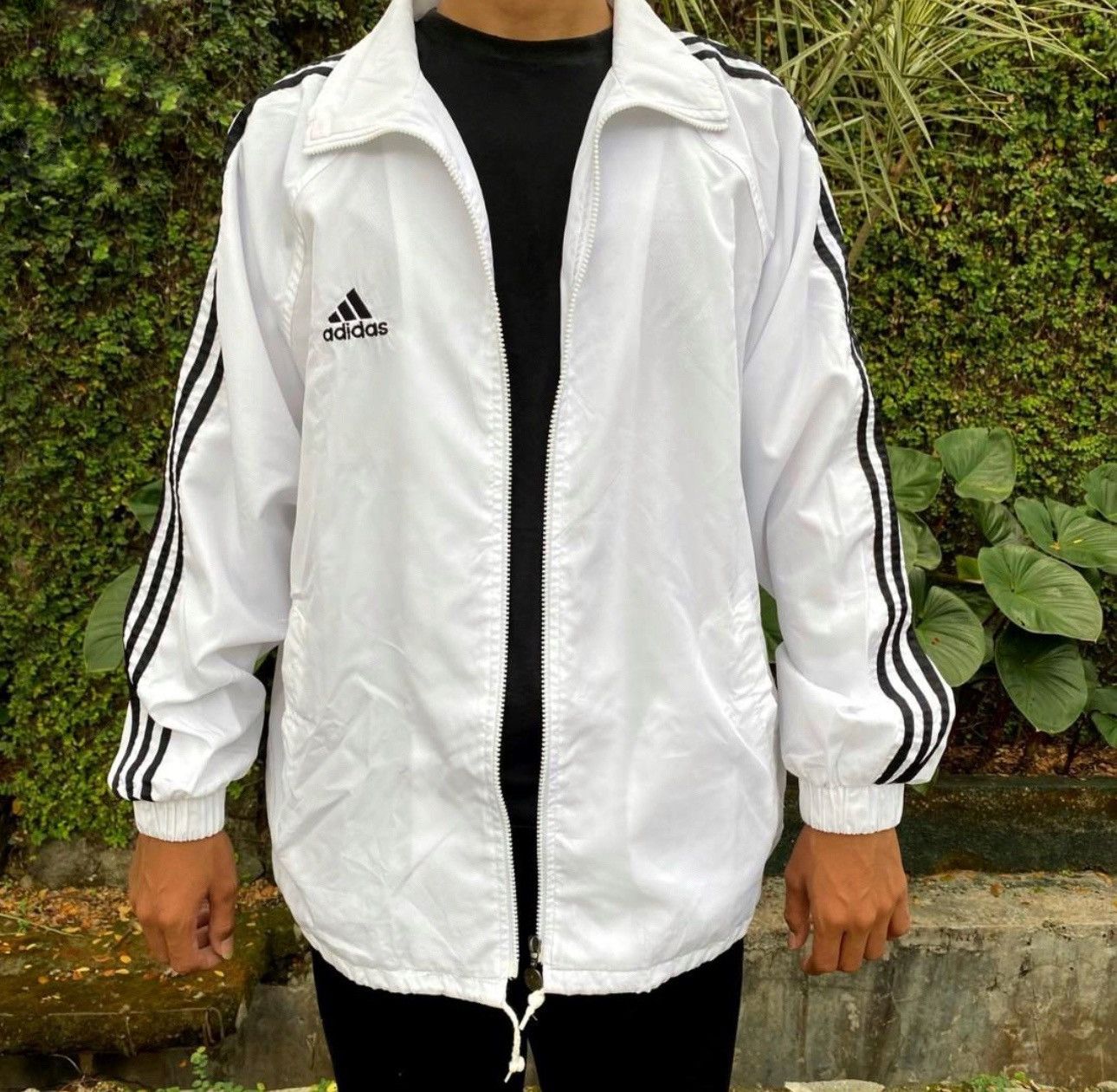 Vintage Vintage adidas windbreaker Size US L / EU 52-54 / 3 - 1 Thumbnail