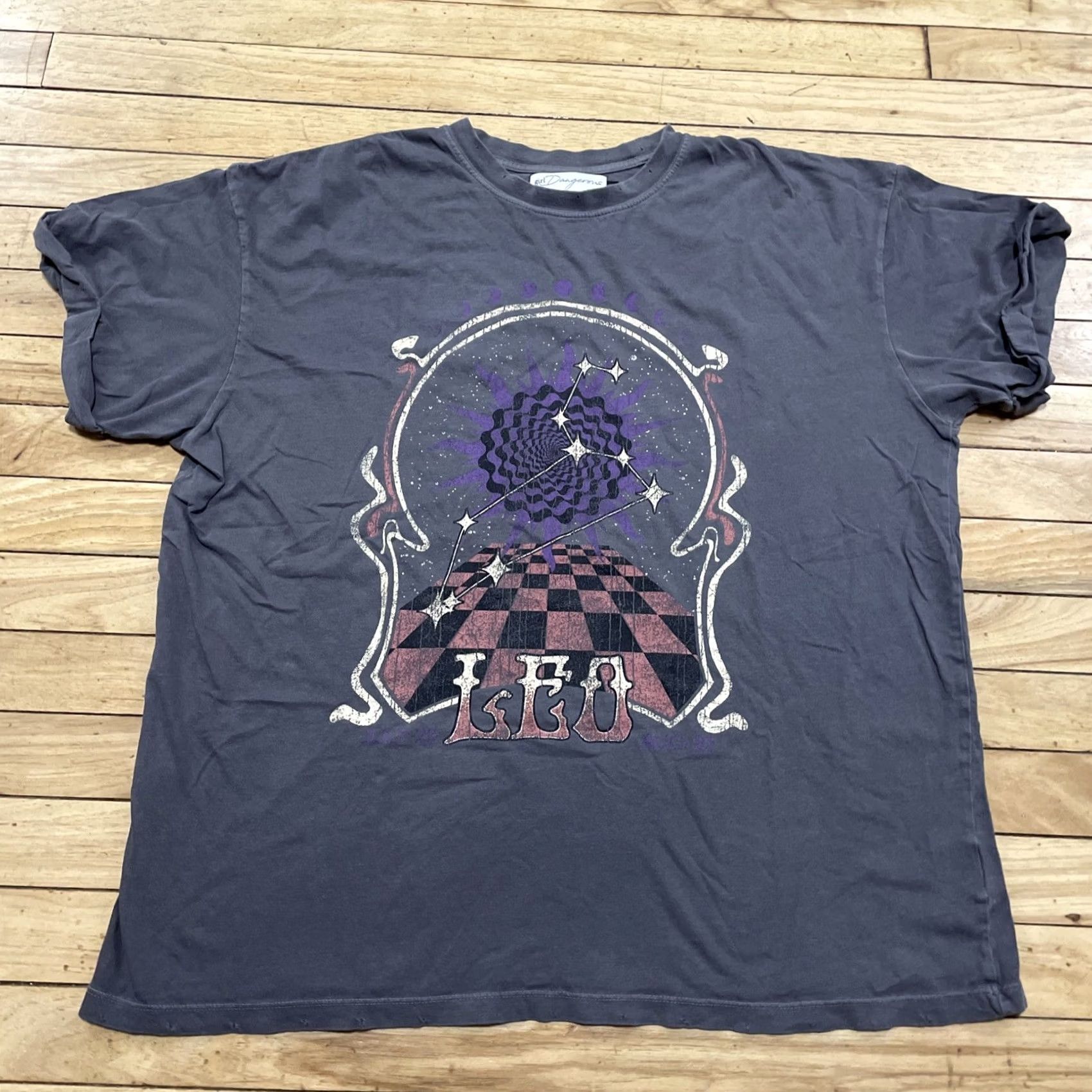 Vintage Girl Dangerous Leo Distressed Dark Astrology Gray T-Shirt Adult Large Regular Cotton Short Sleeve Crew Neck Pullover Basic Bohemian Hippie Size L / US 10 / IT 46 - 2 Thumbnail