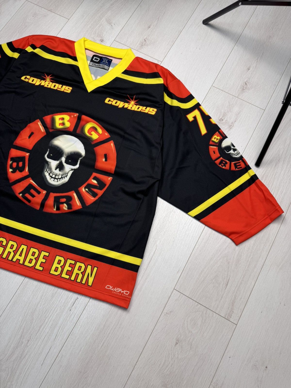NHL Custom Owayo SC BG Baregraben Bern 75 RENEGADE Hockey Jersey Size US XL / EU 56 / 4 - 3 Thumbnail