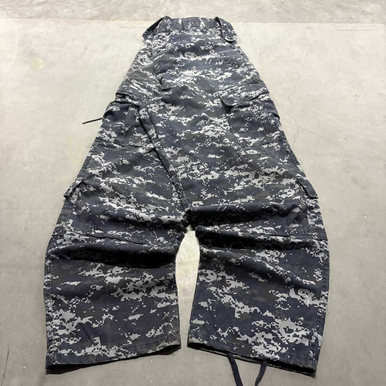 Vintage Crazy Vintage Y2K/2000s Skater Style Blue Digital Camo Streetwear Cargo Pants! Size US 38 / EU 54 - 2 Thumbnail