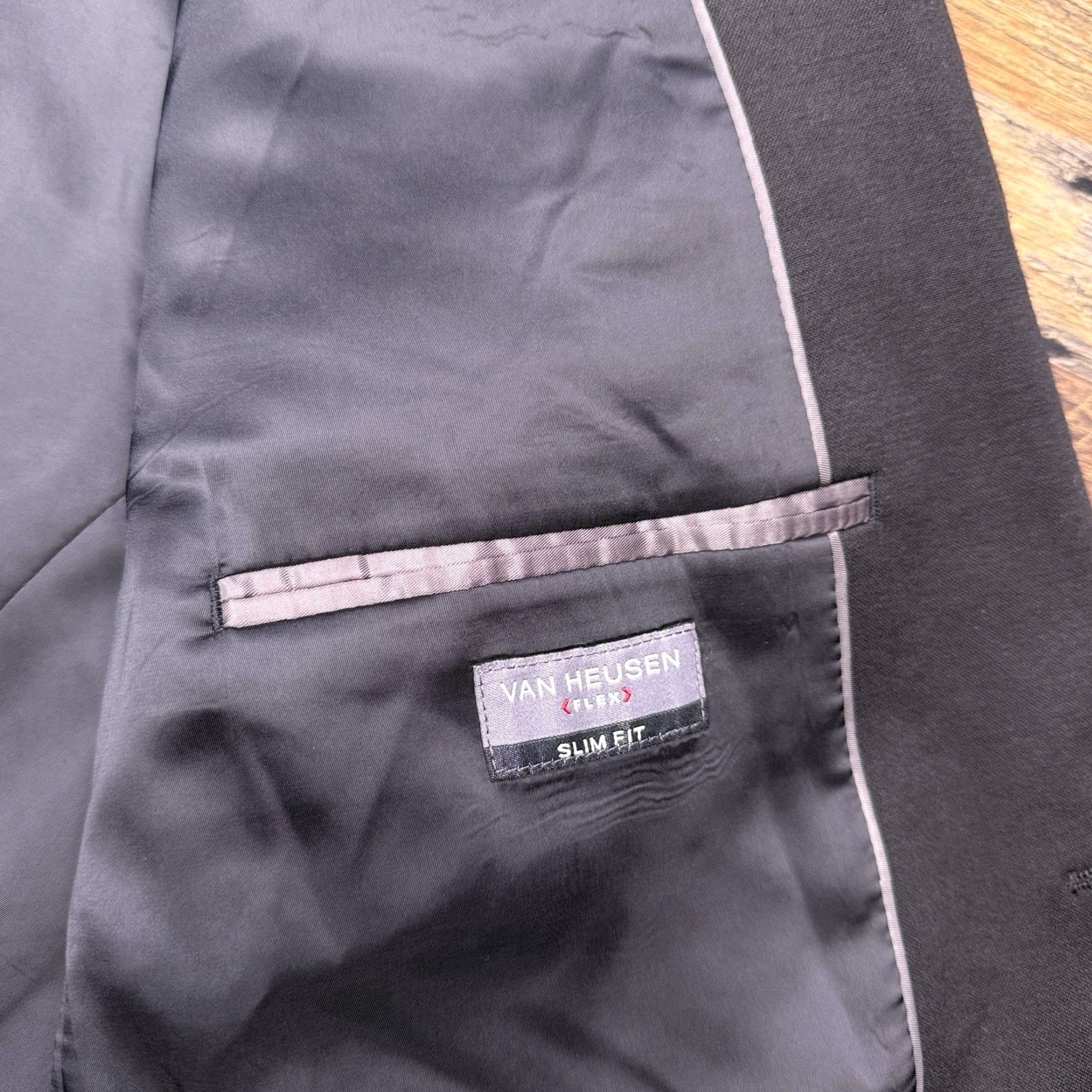 Van Heusen Van Heusen Sport Coat Blazer Slim Fit Black 46R Notch Lapel Four-Button Double-Vented Regular Length Mens Jacket Size 46R - 4 Thumbnail