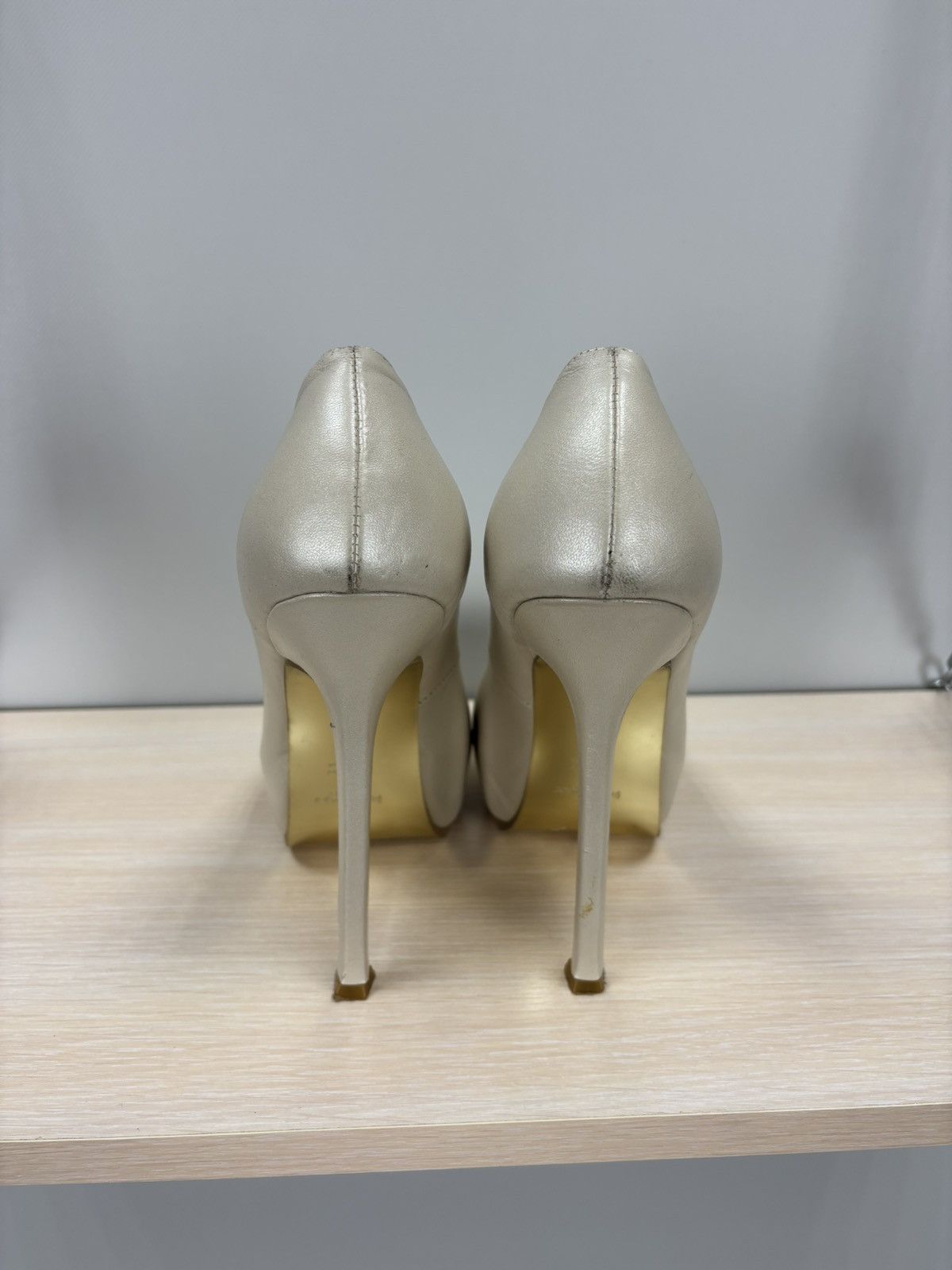 Yves Saint Laurent Womens heels Yves Saint Laurent Size 39 Color Beige Size US 9 / IT 39 - 6 Thumbnail
