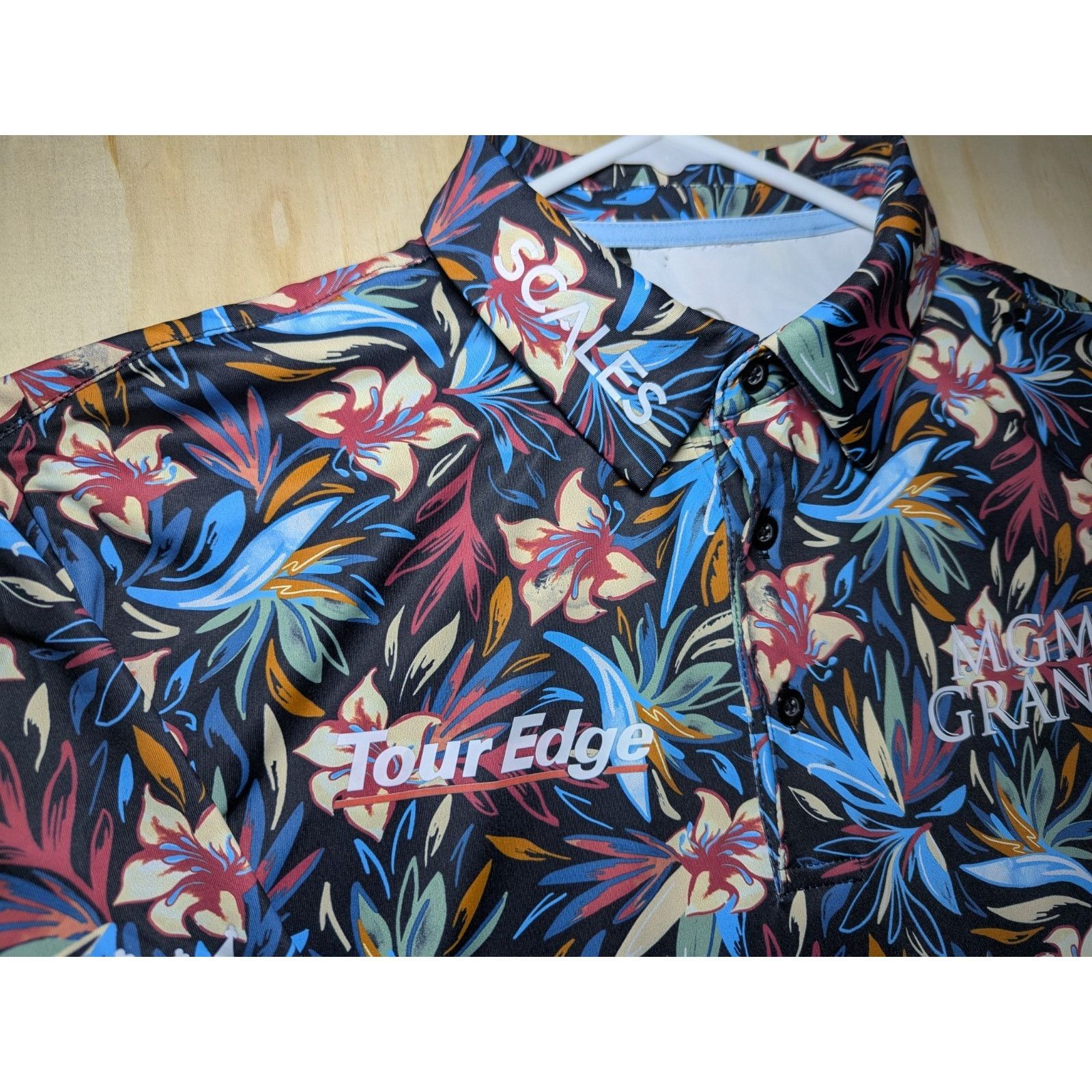 Other Scales Men's Medium Golf Polo Tour Edge MGM Grand Summit Size US M / EU 48-50 / 2 - 6 Thumbnail