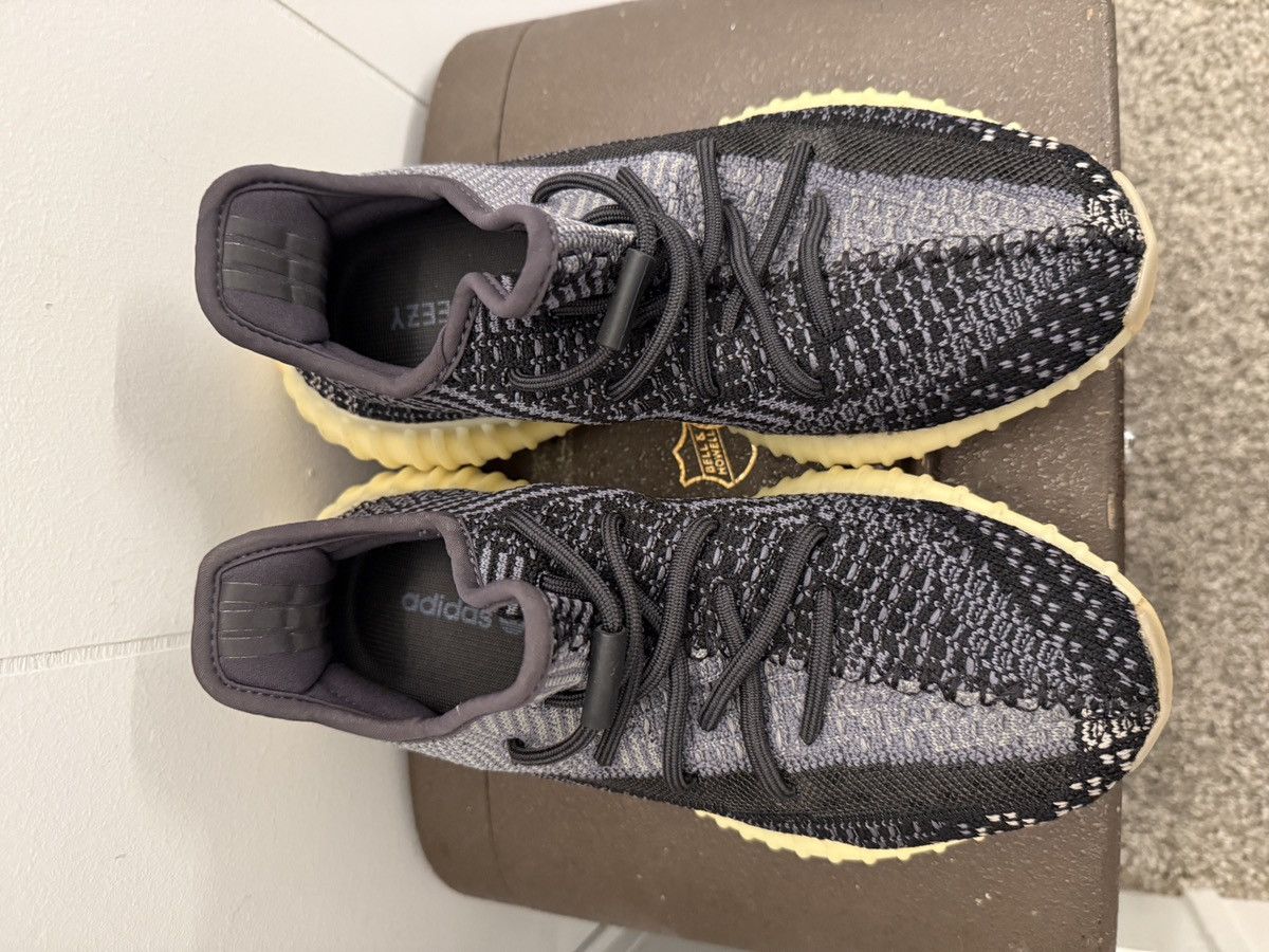 Yeezy Yeezy 350v2 Boost Carbon Size US 7 / EU 40 - 2 Thumbnail