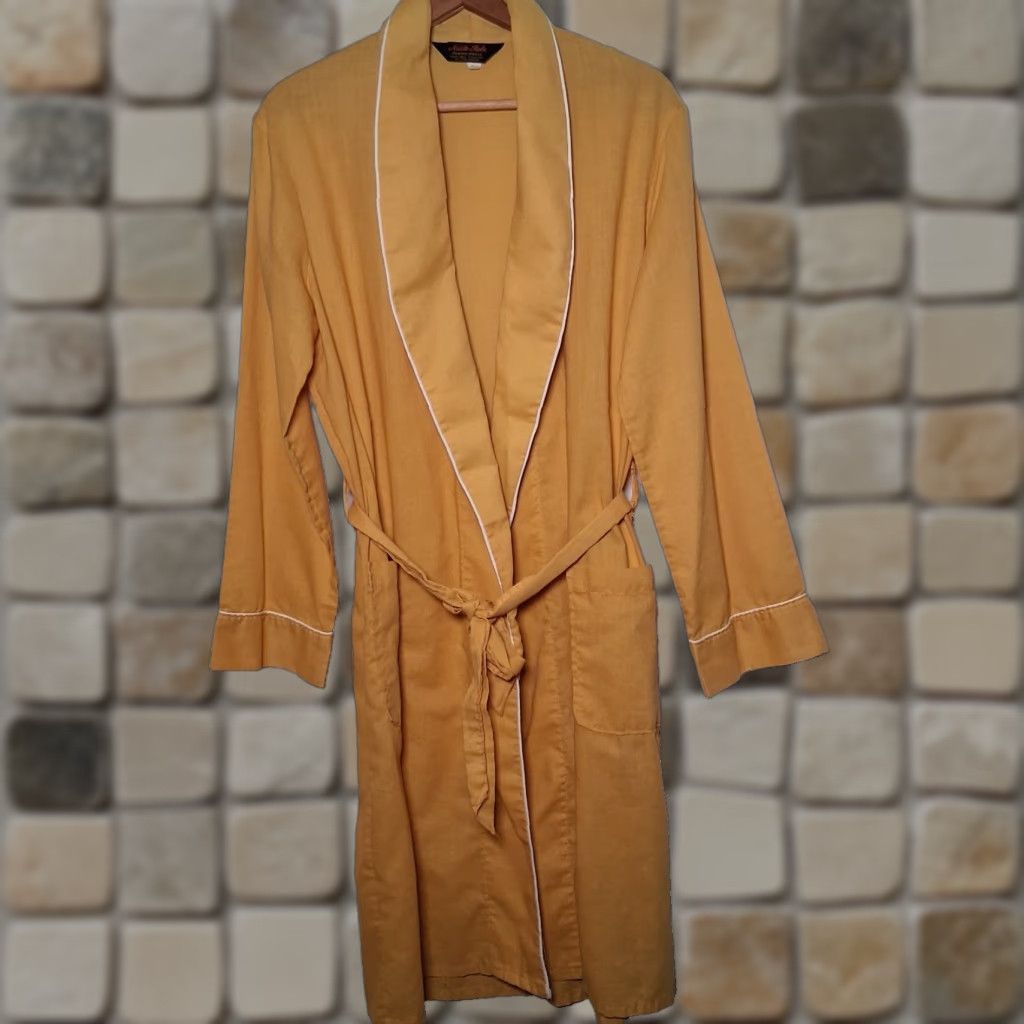 Vintage VINTAGE Aristo Robe Men M 1970s Mustard Yellow Perma Press Grandpa Robe Long Sleeve Polyester Cotton Blend 41" Size ONE SIZE - 1 Thumbnail