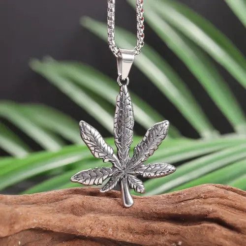 Jewelry × Vintage Maple Leaf Pendant Necklace Size ONE SIZE - 1 Thumbnail
