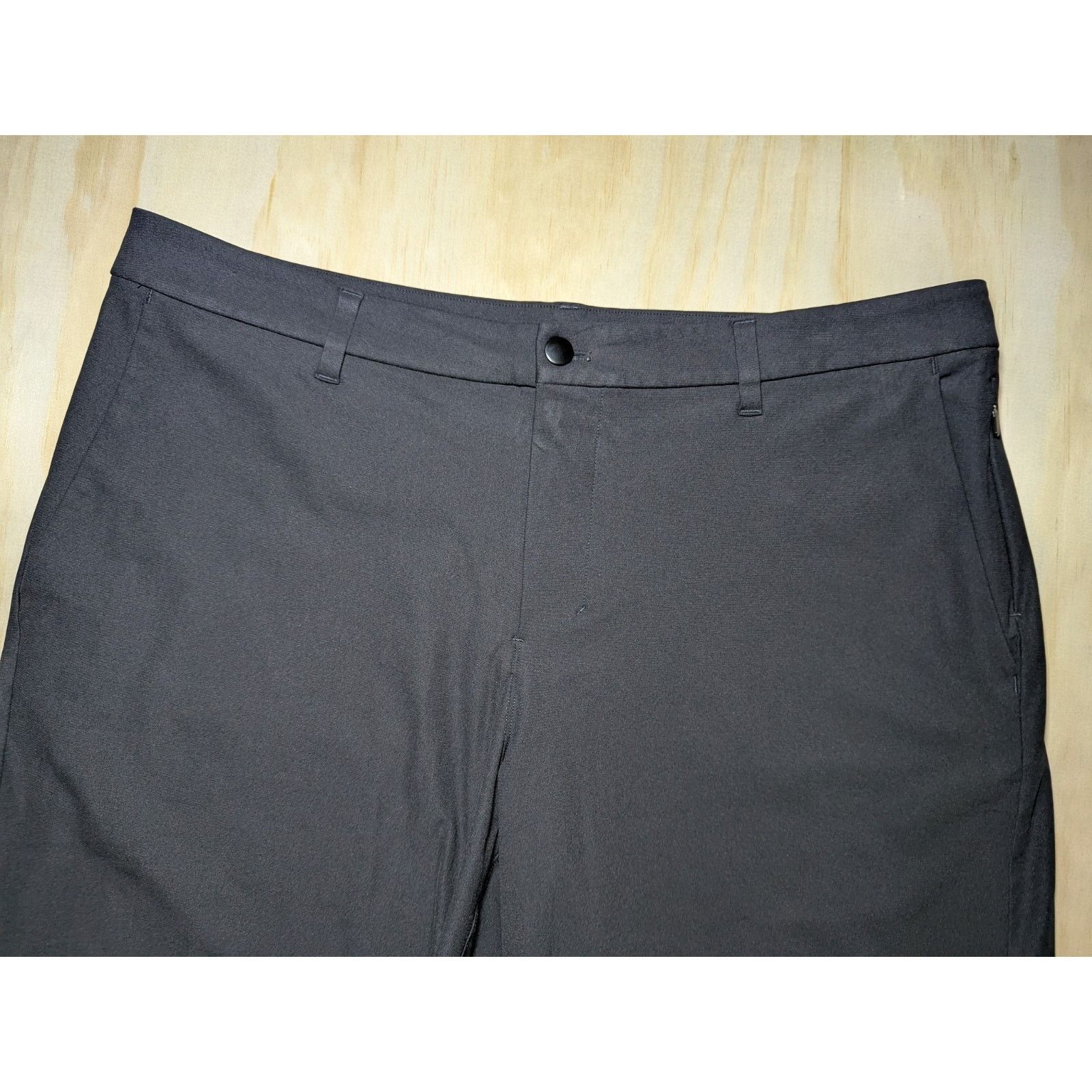 Lululemon Lululemon Men's 38 Commission Shorts Black Warpstreme Chino Size US 38 / EU 54 - 2 Thumbnail