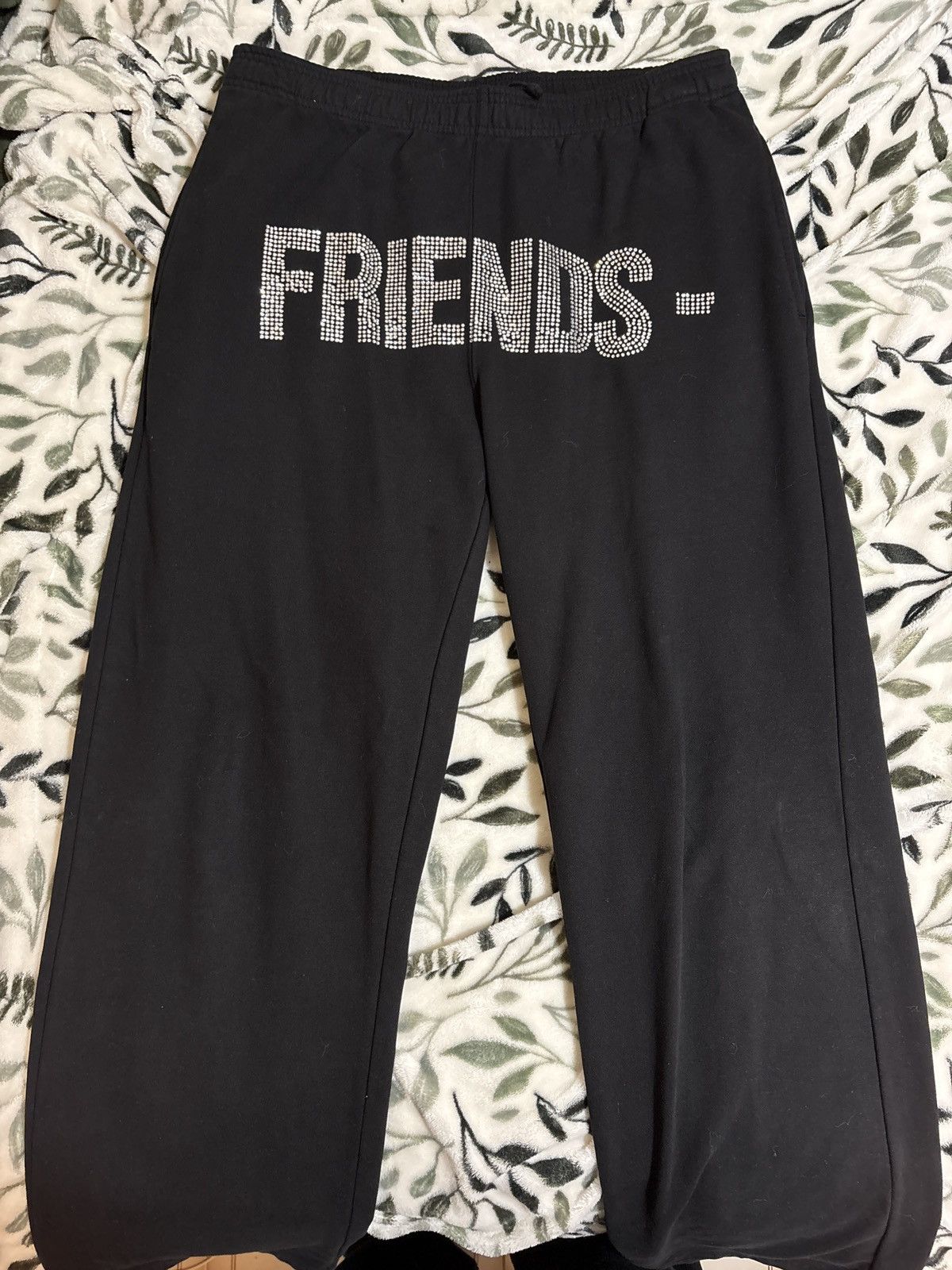 Vlone Vlone Friends Rhinestone Sweatpants Size US 36 / EU 52 - 1 Thumbnail