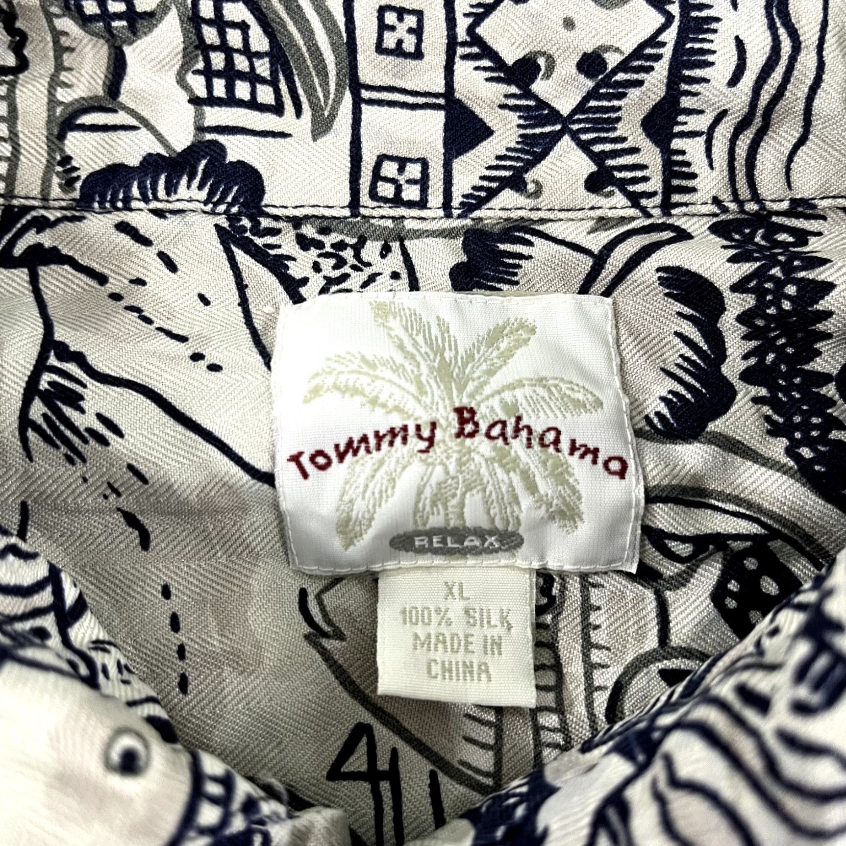 Tommy Bahama VINTAGE Tommy Bahama Shirt Mens XL Tan Blue Silk Hawaiian Fish Floral Button Up Size US XL / EU 56 / 4 - 2 Thumbnail