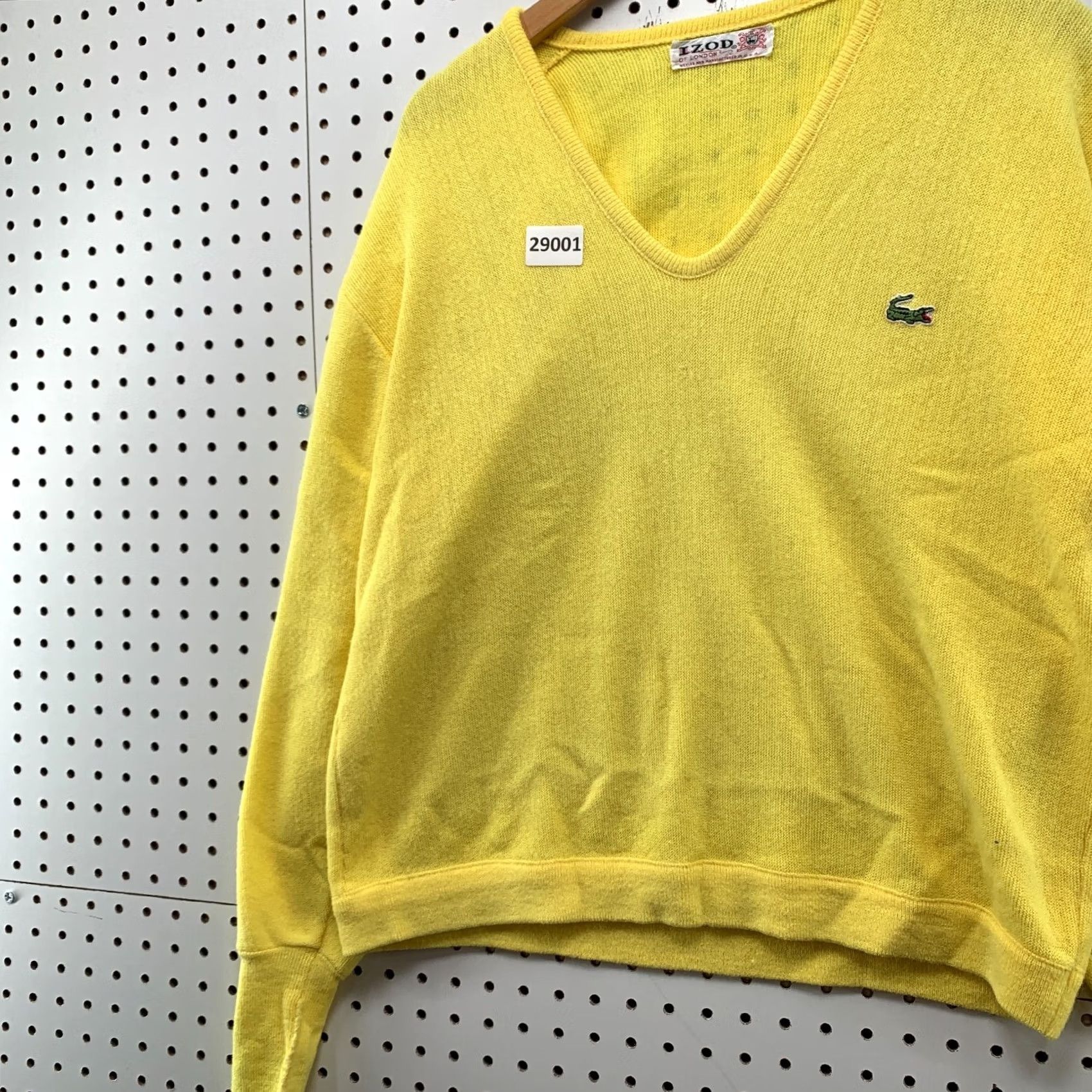 Izod VINTAGE Izod Lacoste Sweater Mens Large Yellow Knit Long Sleeve V-Neck Pullover 90s Size US L / EU 52-54 / 3 - 3 Thumbnail