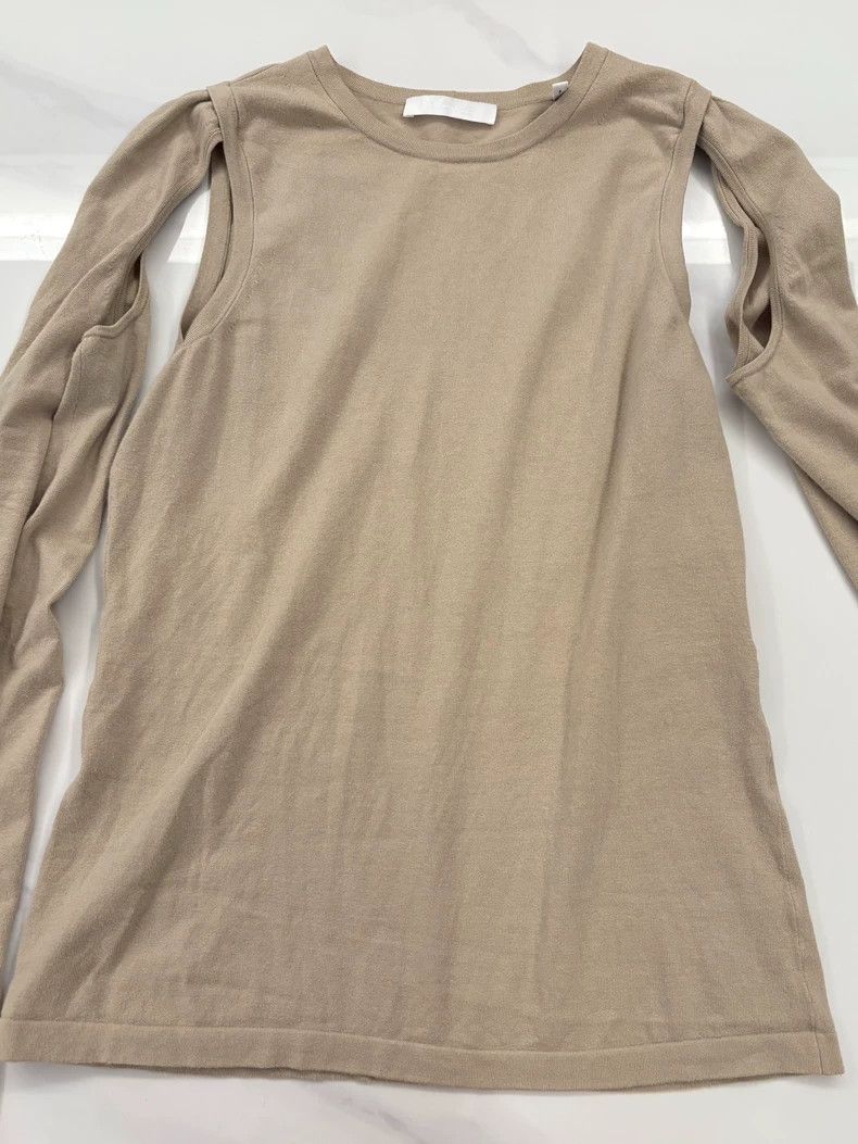 Helmut Lang HELMUT LANG Sand color knitted sweater with a bare shoulde Size S / US 4 / IT 40 - 2 Thumbnail