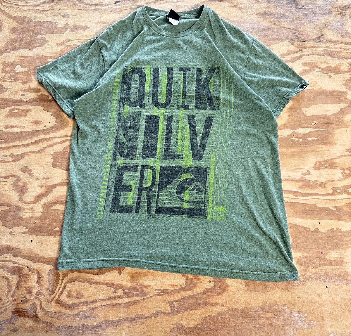 Quiksilver Green Quiksilver graphic tee with a relaxed fit Size US L / EU 52-54 / 3 - 1 Thumbnail