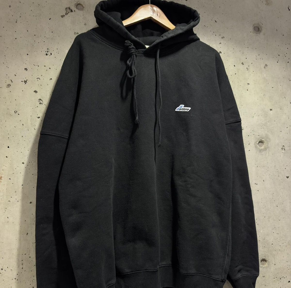 WE11DONE Black Wapen Logo Hoodie Size US L / EU 52-54 / 3 - 2 Thumbnail